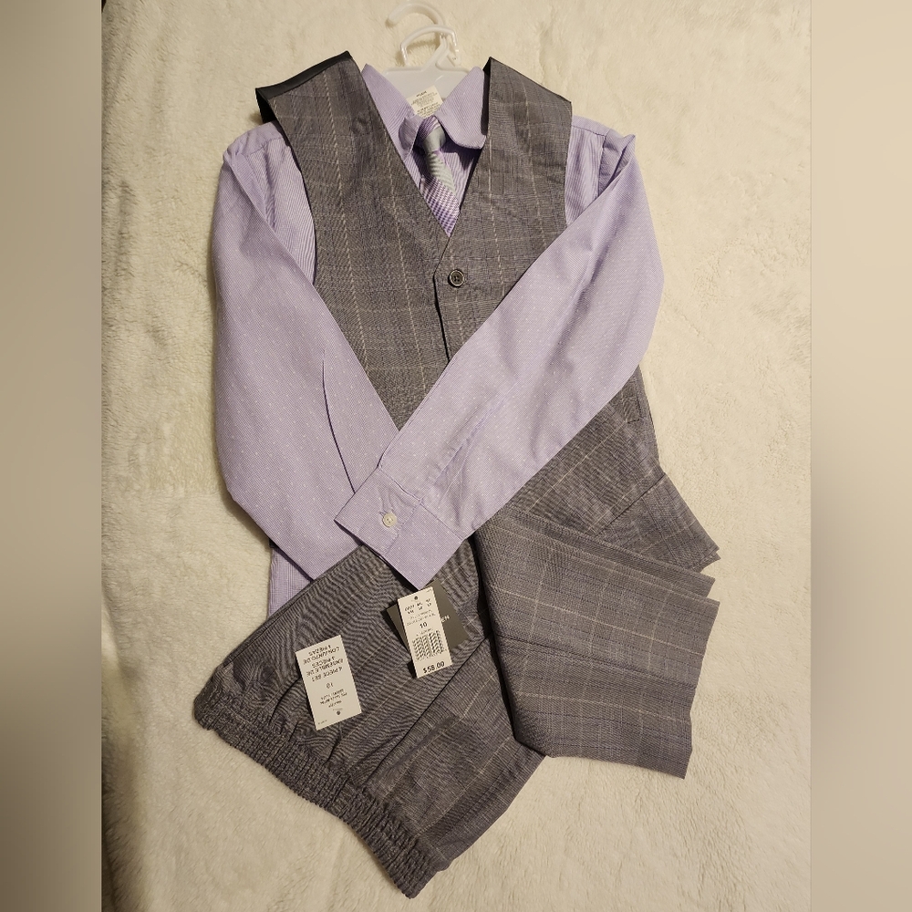 Van Huesen Boys 4 Piece Suit Size 10